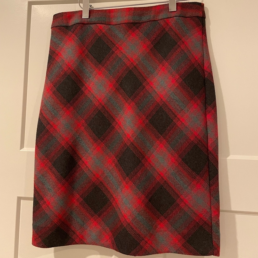 Limited plaid skirt
